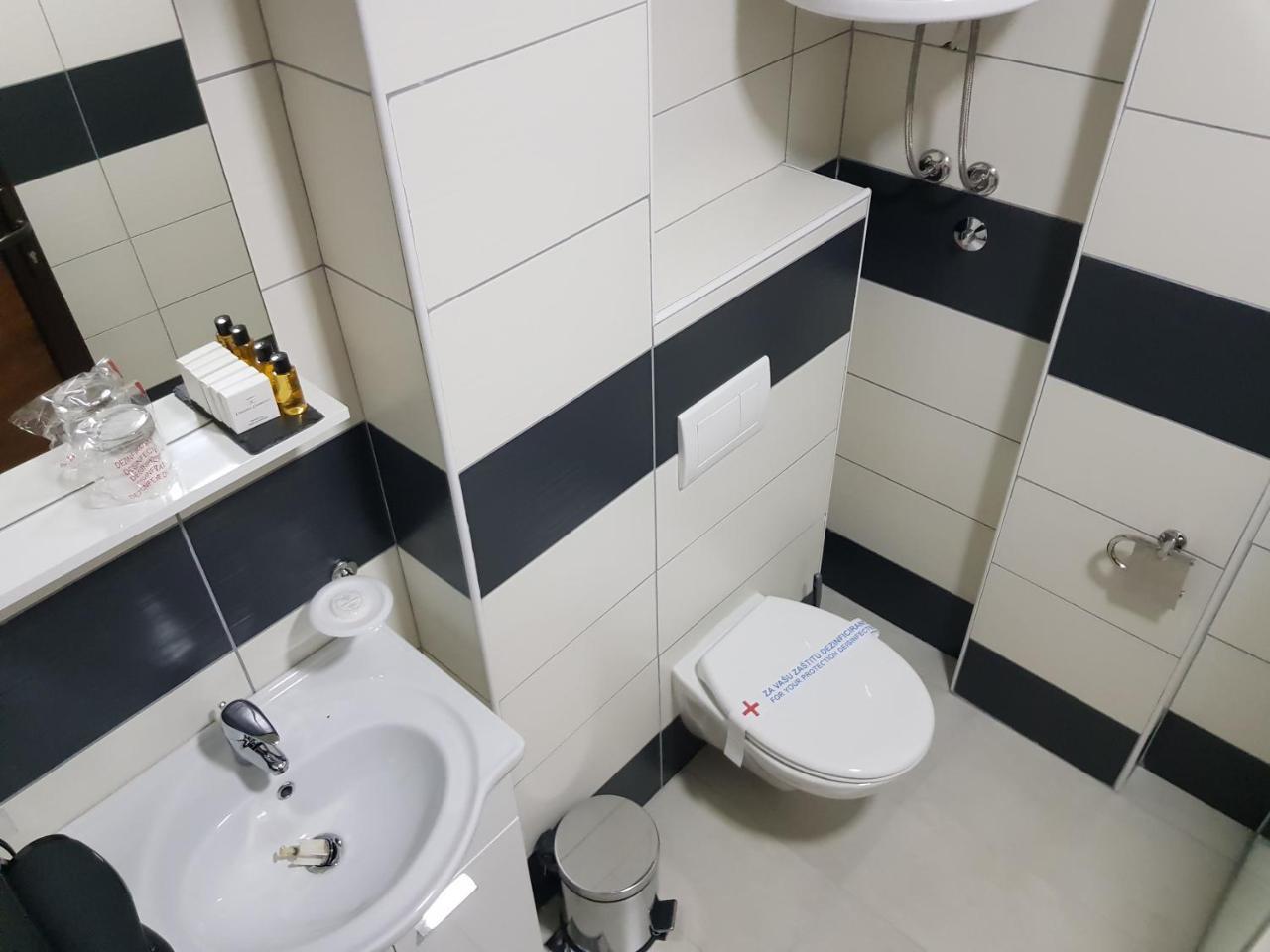 Hotel Novalic 科尼茨 外观 照片